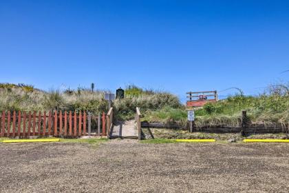 Pet-Friendly Coastal Escape with Beach Access! - image 18