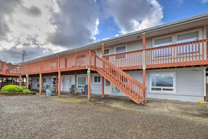 Pet-Friendly Coastal Escape with Beach Access! - image 3