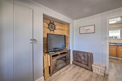 Pet-Friendly Coastal Escape with Beach Access! - image 6