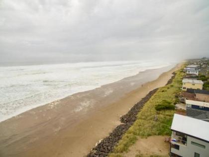 the Lakeside Caboose Rockaway Beach