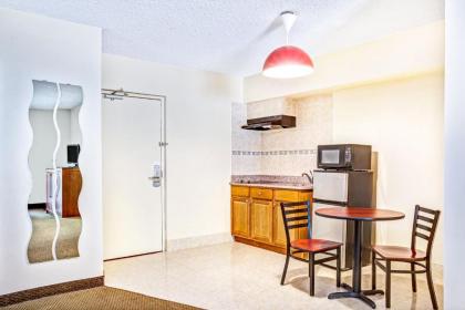 Ramada by Wyndham Rockaway - image 9