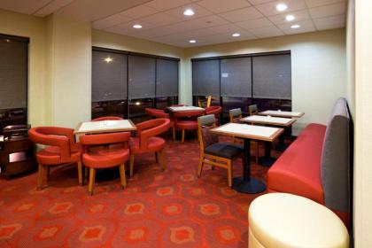 Hampton Inn Rockford - image 10