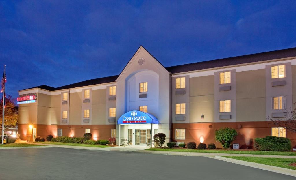 Candlewood Suites Rockford an IHG Hotel - main image