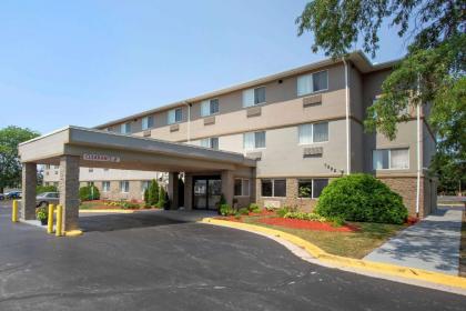 Comfort Inn Rockford near I-90 and I-39 - image 9