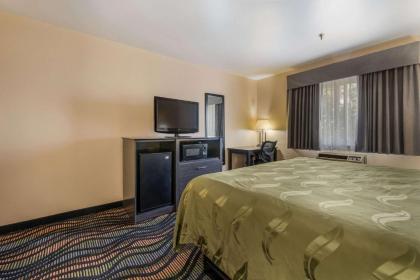 Rodeway Inn - image 12