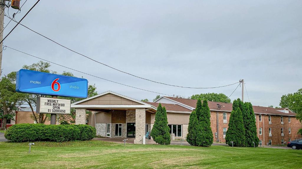 Motel 6 Rockford Il - main image