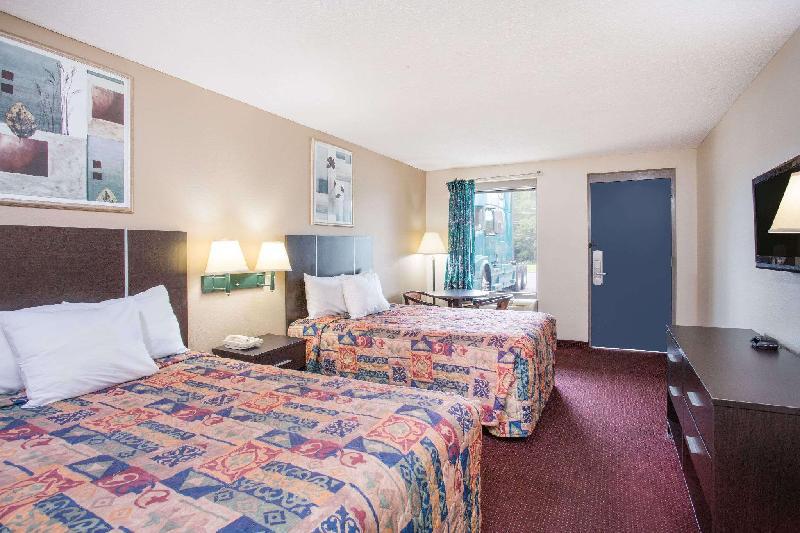 Days Inn by Wyndham Rockingham - image 3