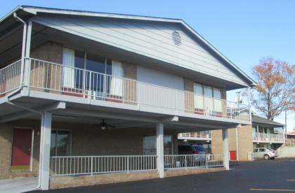 Budgetel Inn & Suites - image 13