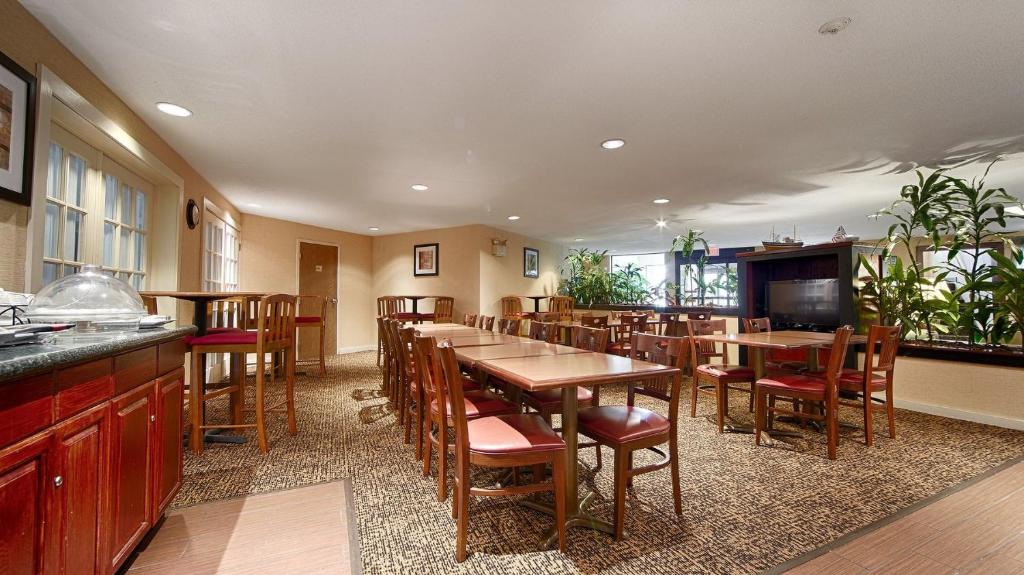 Best Western Rockland - image 6