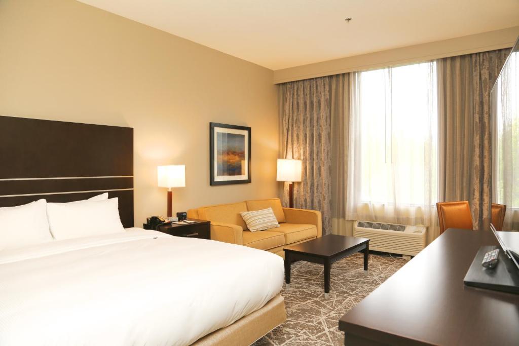 DoubleTree by Hilton Boston-Rockland - image 7