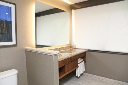 DoubleTree by Hilton Boston-Rockland - image 9