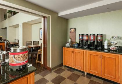 Hampton Inn & Suites Rockland - image 8