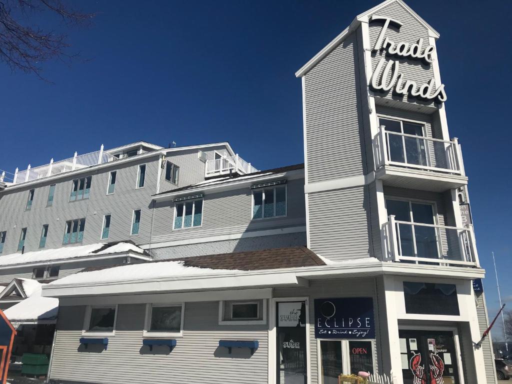 Trade Winds Inn - main image