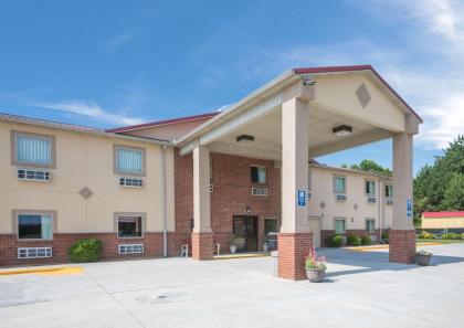 Econo Lodge Inn & Suites Rockmart - image 2