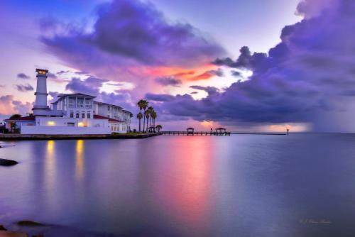 Lighthouse Inn at Aransas Bay - image 4