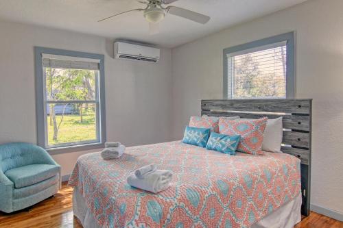 Private Lighted Pier! Cottage nestled in the oak trees right on Copano Bay! - image 3