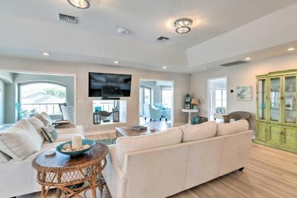 Gorgeous Waterfront Home Near Rockport Beach! - image 13