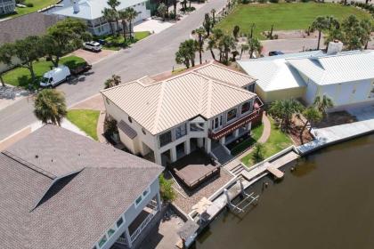 Gorgeous Waterfront Home Near Rockport Beach! - image 5