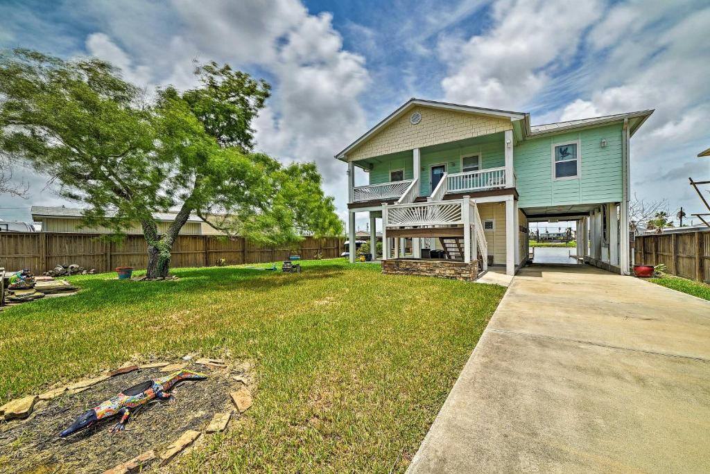 Waterfront Rockport Home with Dock and 2 Kayaks! - main image