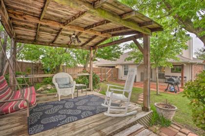 Charming Home with Yard 25 Mi to Dtwn Dallas!