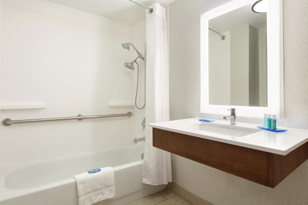 Holiday Inn Express Hartford South - Rocky Hill an IHG Hotel - image 6