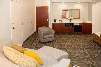 Courtyard by Marriott Rocky Mount - image 12