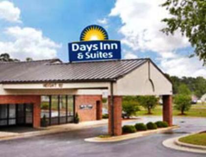 Days Inn & Suites by Wyndham Rocky Mount Golden East - image 2