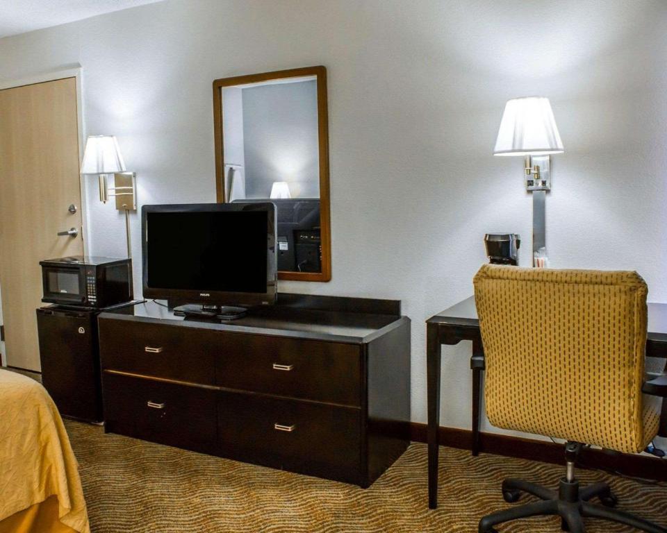 Quality Inn Rocky Mount - image 7