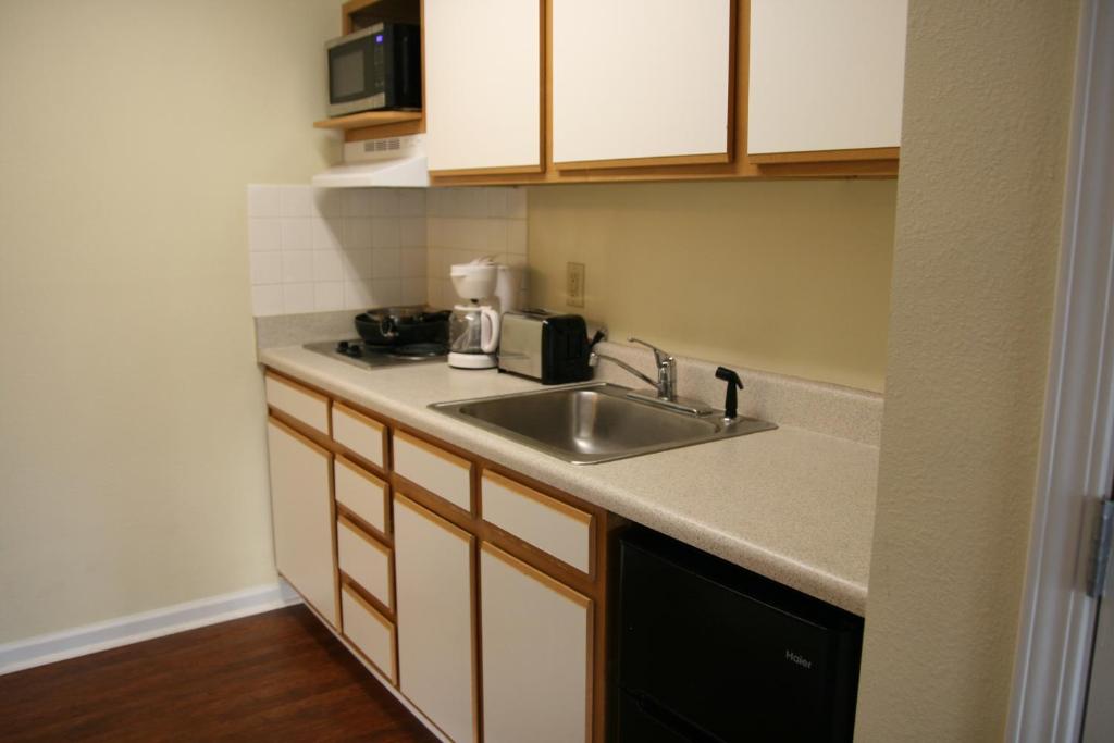 Affordable Suites Rocky Mount - image 3