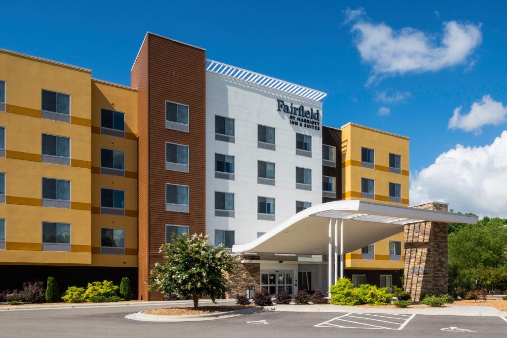 Fairfield Inn & Suites by Marriott Rocky Mount - image 2