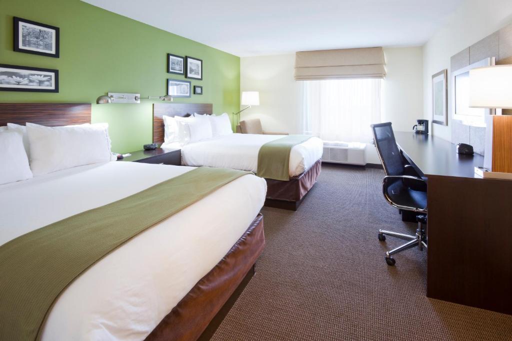 Holiday Inn Express Hotel & Suites Rogers an IHG Hotel - image 3