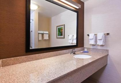 Fairfield Inn & Suites by Marriott Rogers - image 2