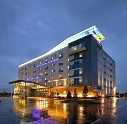 Aloft Hotel Rogers Bentonville - image 2