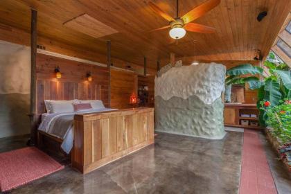 POOL OPEN! - The Hobbit House - Unique Arkansas Getaway! - image 11