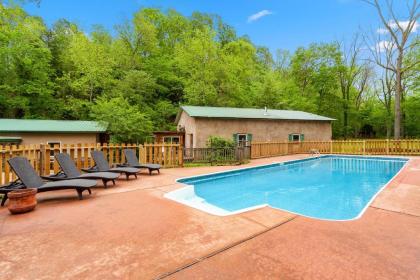 POOL OPEN! - The Hobbit House - Unique Arkansas Getaway! - image 8