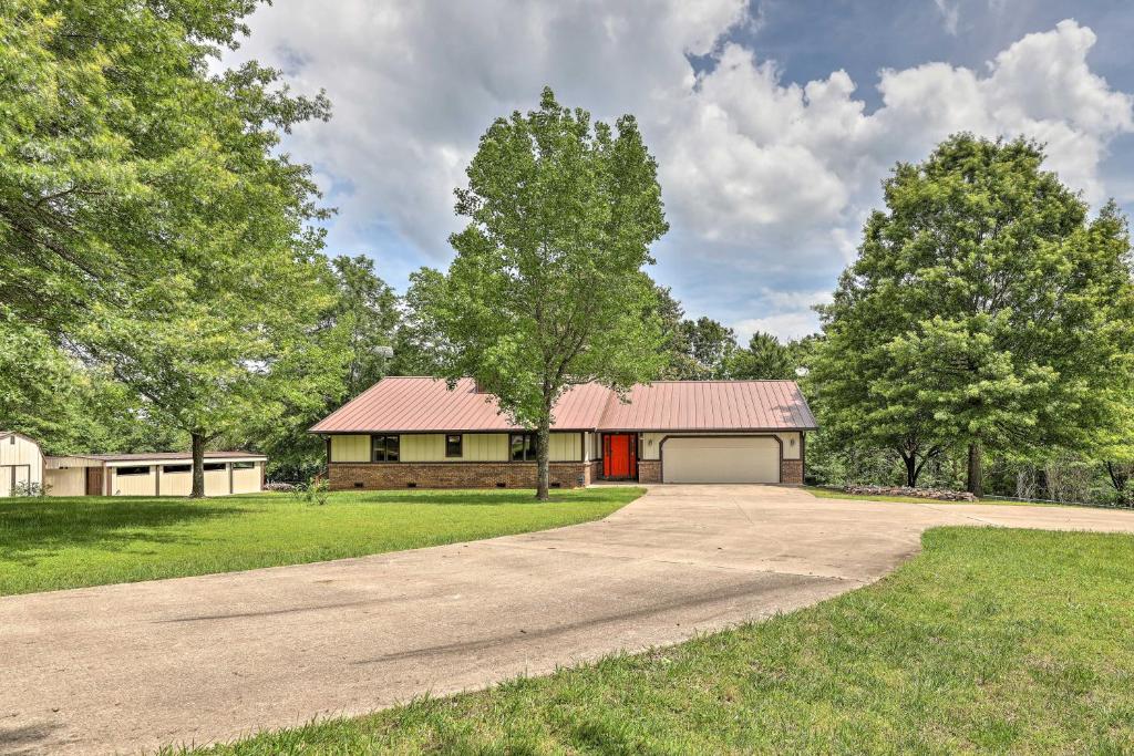 6-Acre Rogers Retreat with Ramps on Beaver Lake - main image