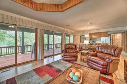 6-Acre Rogers Retreat with Ramps on Beaver Lake - image 5