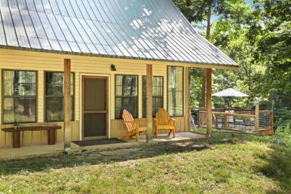 Big Pine Holler - 1 Mi to Beaver Lake - Cozy Secluded Cottage Cabin - image 8