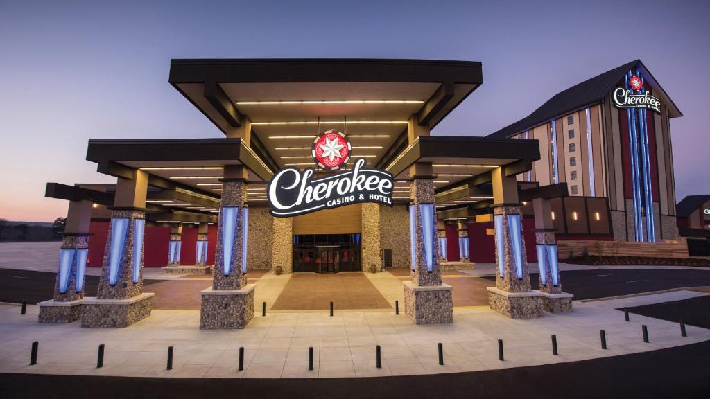 Cherokee Casino Hotel Roland - main image