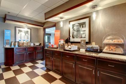 Hampton Inn Rolla - image 11