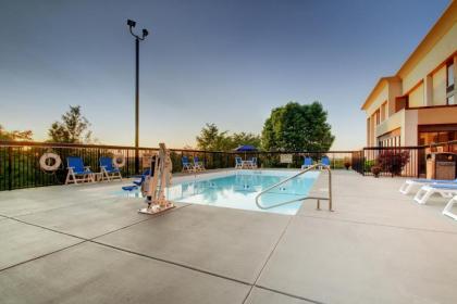 Hampton Inn Rolla - image 15