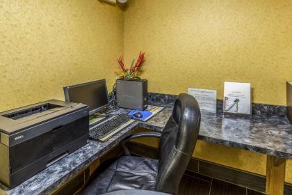 Quality Inn Rolla - image 15