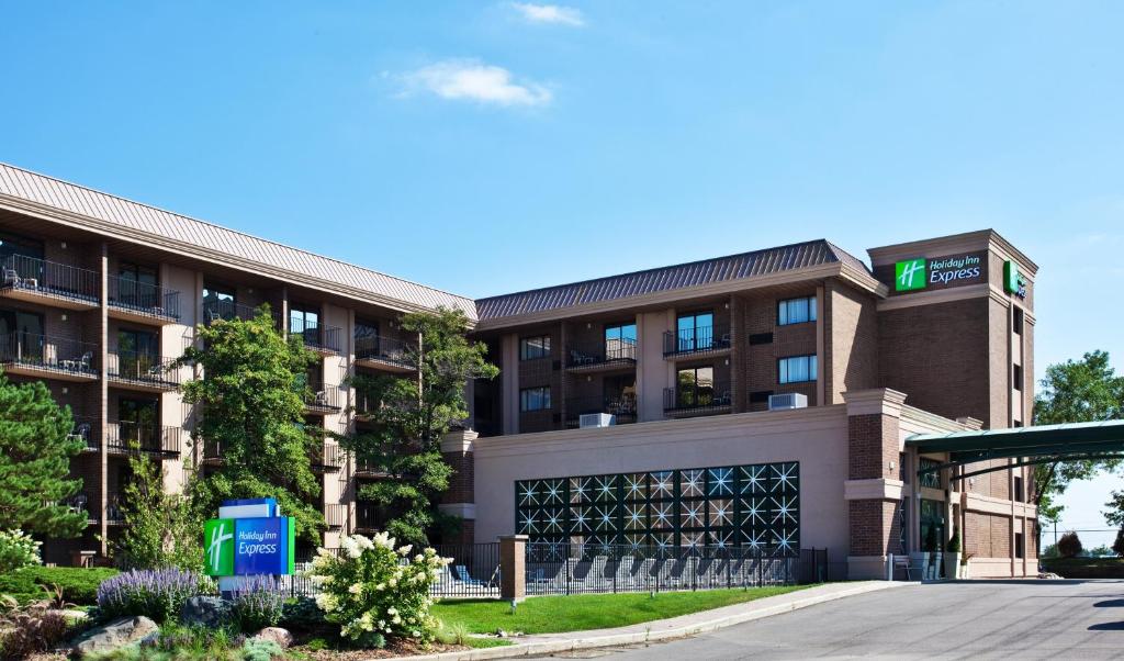 Holiday Inn Express Schaumburg-Rolling Meadows an IHG Hotel - main image