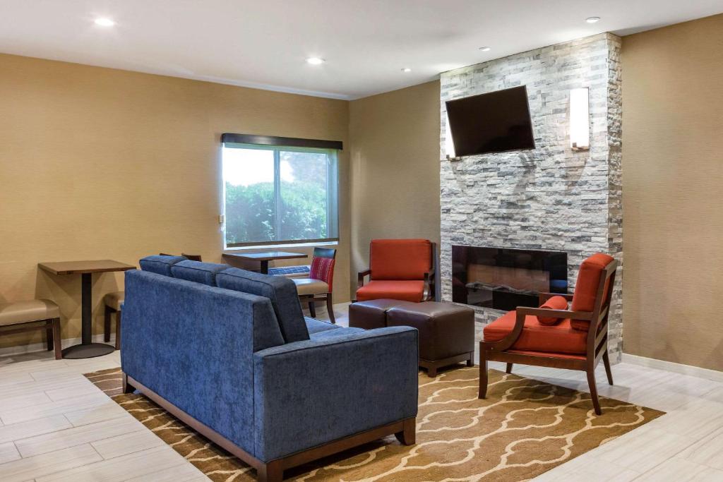 Comfort Inn Romeoville - Bolingbrook - image 3