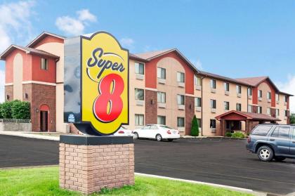 Super 8 by Wyndham Romeoville Bolingbrook - image 1