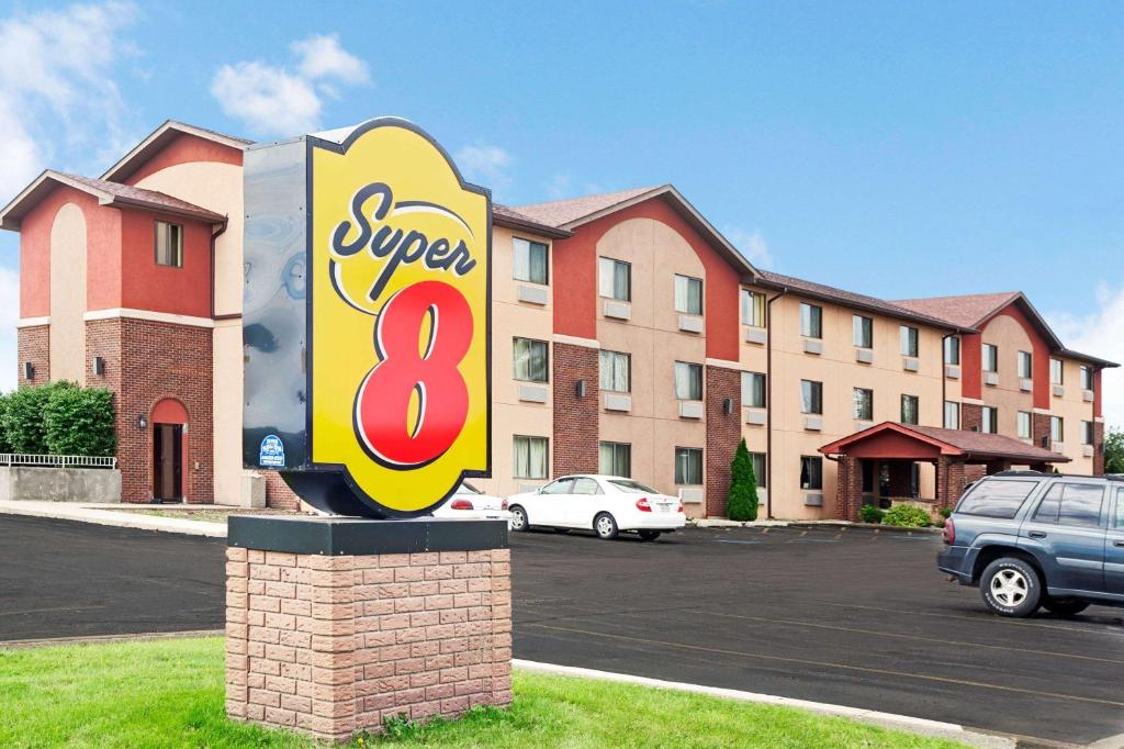 Super 8 by Wyndham Romeoville Bolingbrook - main image