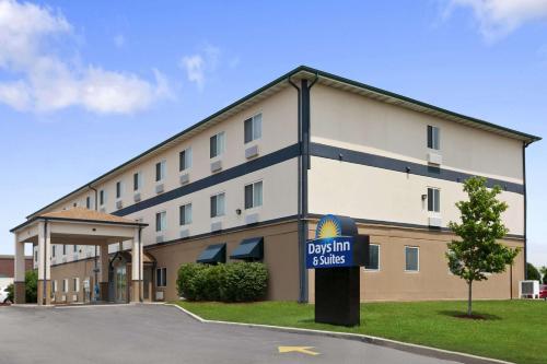 Days Inn & Suites by Wyndham Romeoville - main image