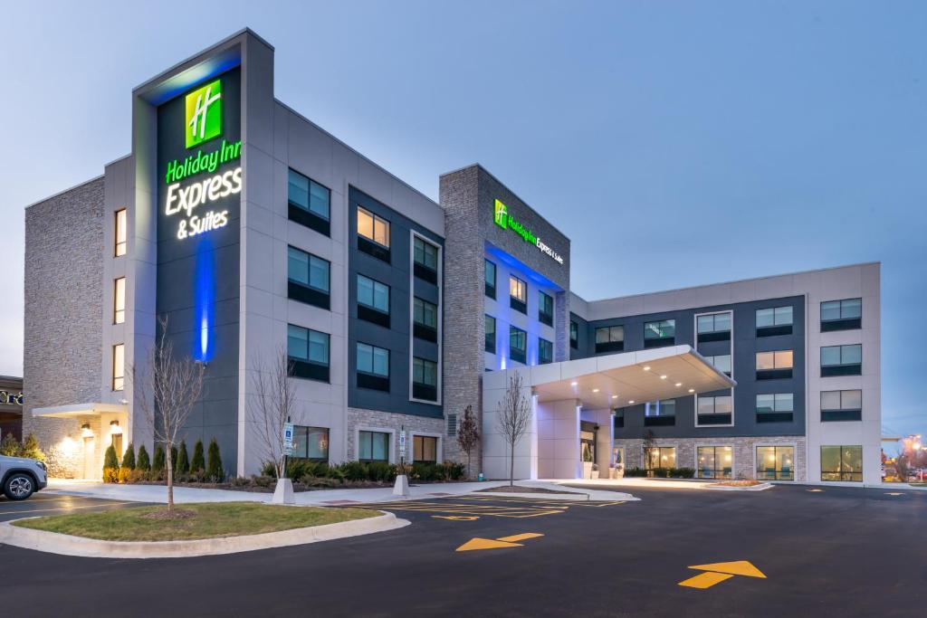 Holiday Inn Express & Suites - Romeoville - Joliet North an IHG Hotel - main image