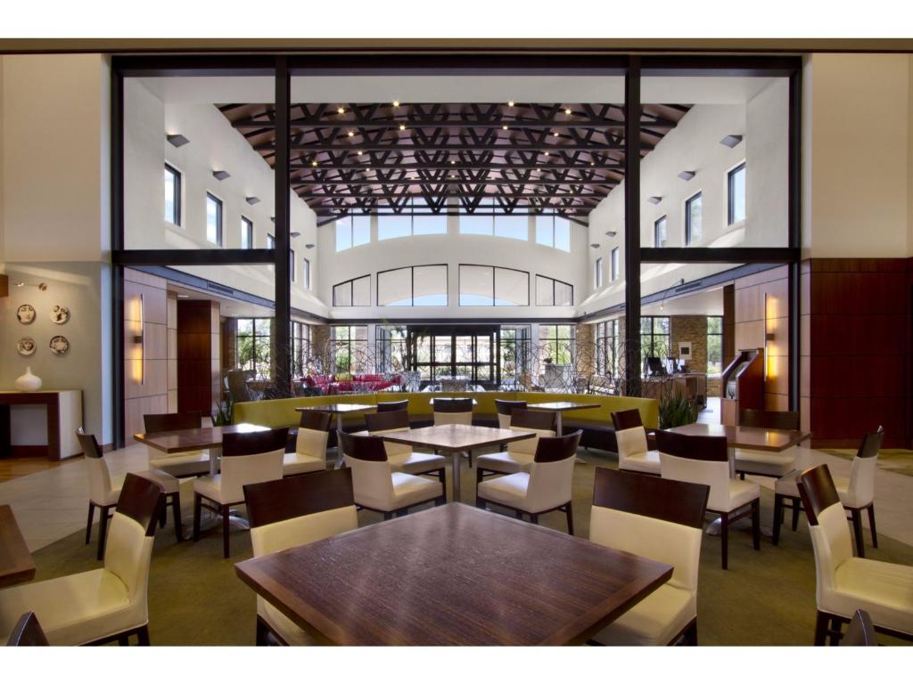 Embassy Suites Detroit Metro Airport - image 7