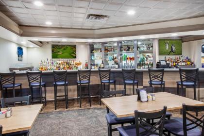 Wingate by Wyndham Detroit Metro Airport - image 16